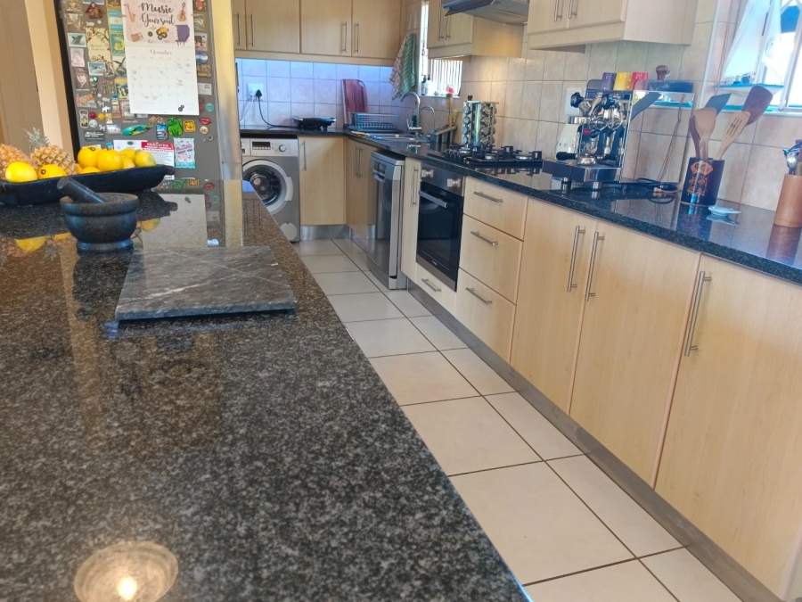 3 Bedroom Property for Sale in Sandbaai Western Cape